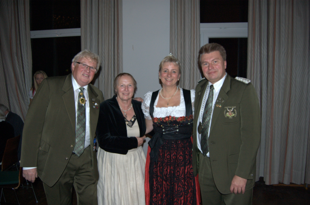 Königspaar 2011/12 Heinz und Dagmar Schulten (li.) - Königspaar 2012-14 Dr. med. Volker und Marion Kukalla (re.).